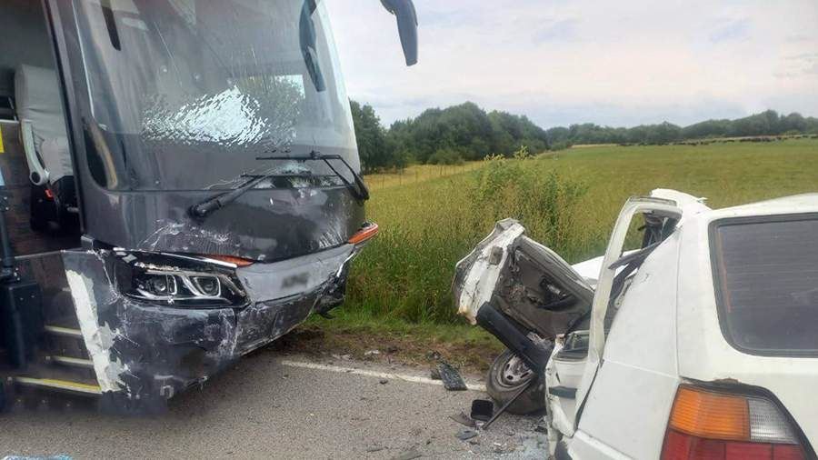 Один человек погиб и четверо пострадали в ДТП с автобусом под Калининградом