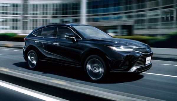 В России появился новый семейный кроссовер Toyota, который стоит дешевле Geely Monjaro