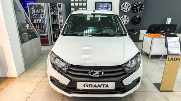 Lada Granta сместила с пьедестала Kia Rio: в России сменился лидер рынка авто с пробегом