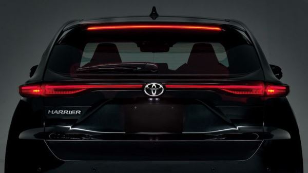 В России появился новый семейный кроссовер Toyota, который стоит дешевле Geely Monjaro