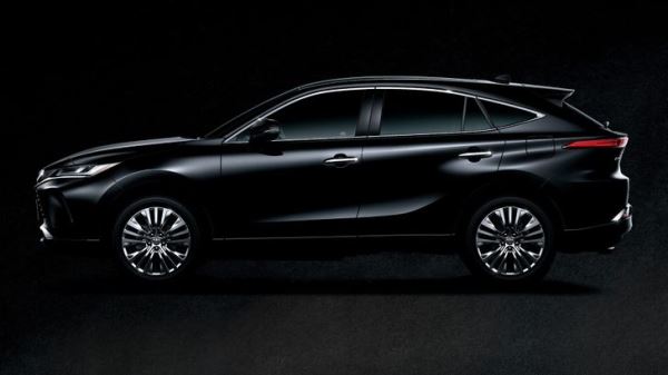 В России появился новый семейный кроссовер Toyota, который стоит дешевле Geely Monjaro
