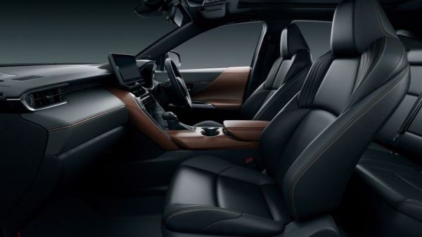 В России появился новый семейный кроссовер Toyota, который стоит дешевле Geely Monjaro