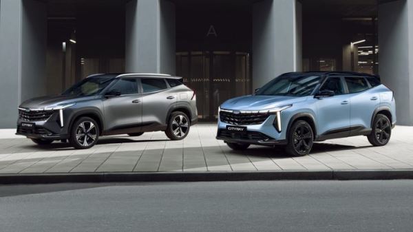 В России подешевели седан и самый популярный кроссовер Geely. Сколько они стоят