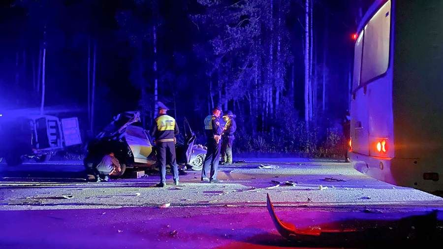 Два человека погибли в результате ДТП с участием автобуса в Свердловской области