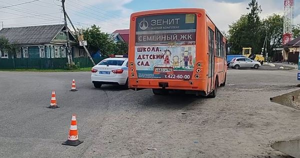 Автобус сбил женщину и ребенка в Дзержинске