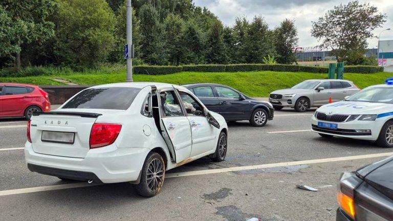 Массовая авария произошла на Балаклавском проспекте в Москве
