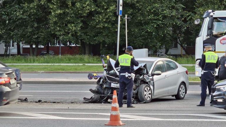 За прошедшие сутки в России произошло 323 ДТП