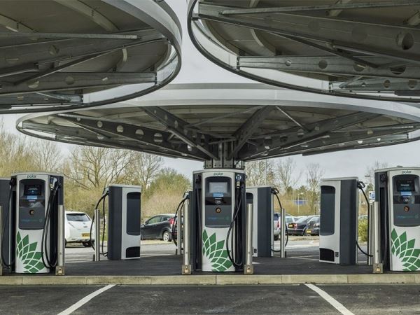 Первые зарядные хабы для электромобилей появятся на трассе М-11