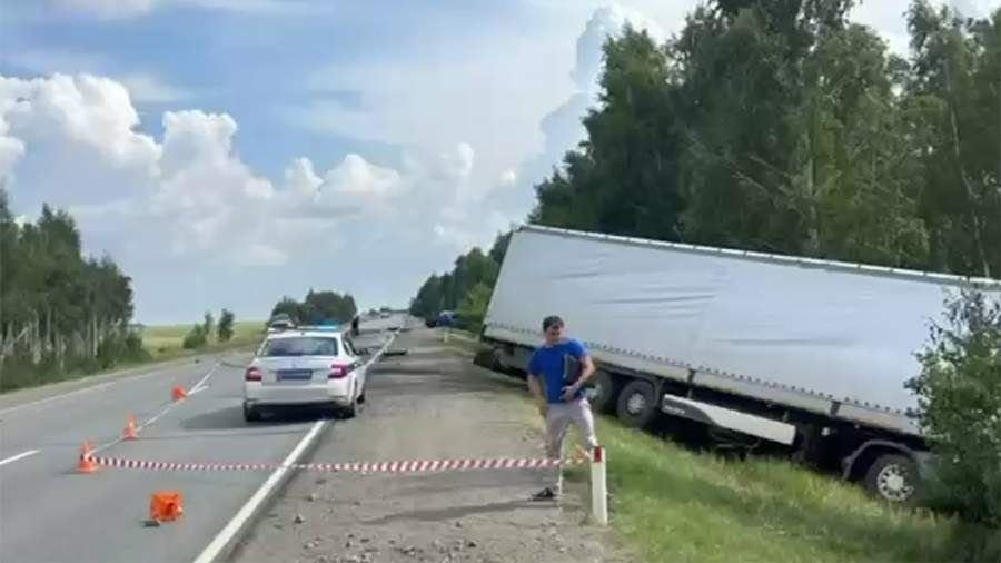 Водитель внедорожника погиб при столкновении с грузовиком в Челябинской области