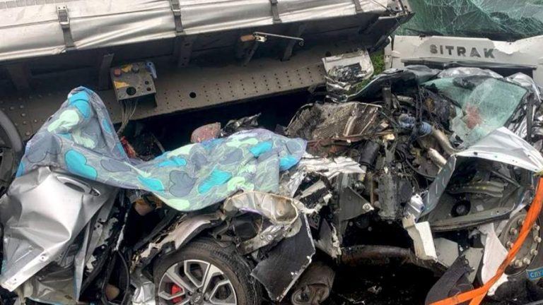 Четыре человека погибли в ДТП на трассе в Свердловской области