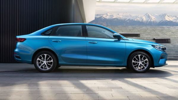 В России подешевели седан и самый популярный кроссовер Geely. Сколько они стоят
