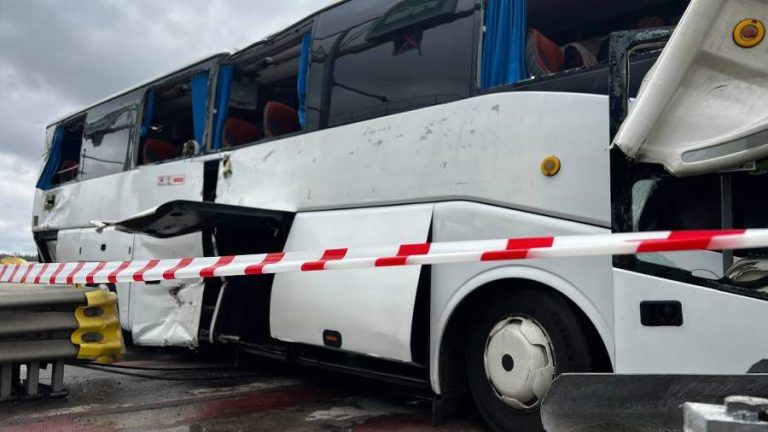 Опубликованы кадры ДТП с автобусом в Тульской области