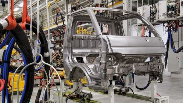Российский автопром впал в спячку: семь автозаводов приостановили производство, часть переходит на четырехдневку