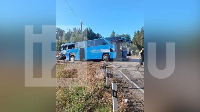 В ОЖД рассказали о причинах ДТП с автобусом в Ленобласти