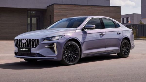 Аналог Toyota Camry от Geely стал стоить как «Лада Веста». Где он так подешевел
