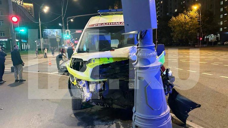В Москве произошло ДТП с машиной скорой помощи