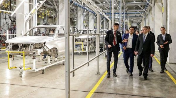 Российский автопром впал в спячку: семь автозаводов приостановили производство, часть переходит на четырехдневку