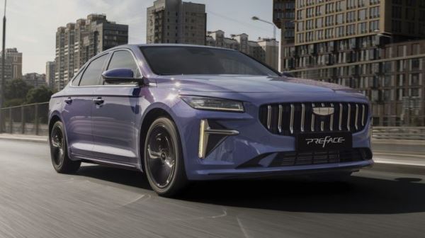 Аналог Toyota Camry от Geely стал стоить как «Лада Веста». Где он так подешевел