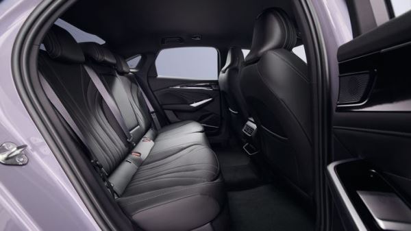 Аналог Toyota Camry от Geely стал стоить как «Лада Веста». Где он так подешевел