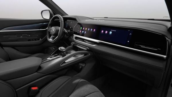В России подешевели седан и самый популярный кроссовер Geely. Сколько они стоят