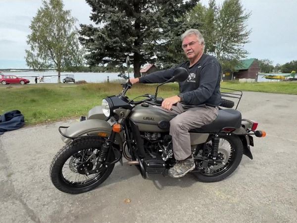Американец из Аляски получил новый мотоцикл «Урал» в подарок от Путина