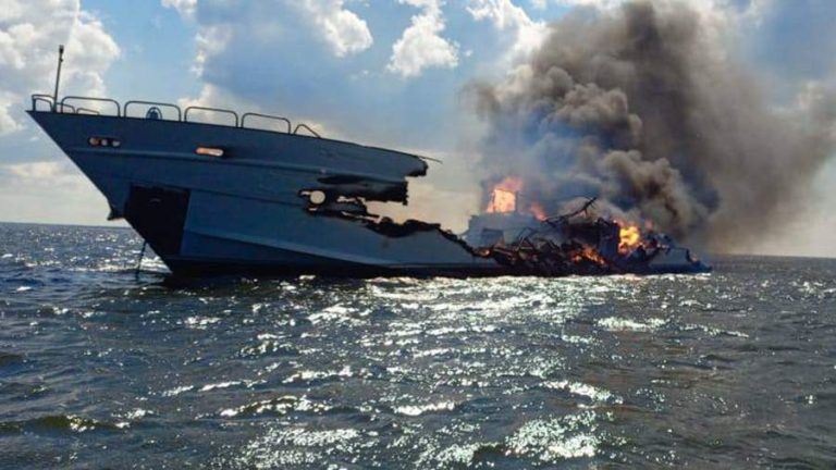 Яхта загорелась на Волге в Саратовской области
