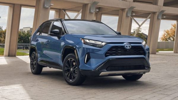 В Россию вернулся любимый кроссовер Toyota россиян. Он стоит дешевле «китайцев»