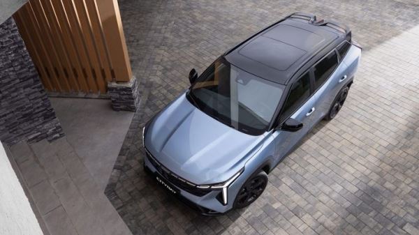 В России подешевели седан и самый популярный кроссовер Geely. Сколько они стоят
