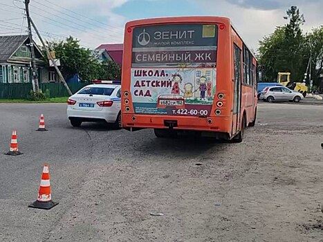Автобус наехал на 4‑летнего мальчика и его мать в Дзержинске