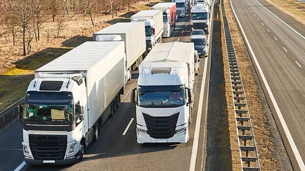 Дальнобойщики устроили протест на трассе в Челябинске