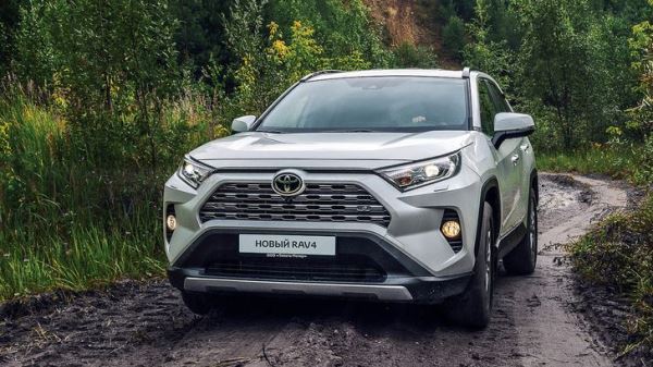 В Россию вернулся любимый кроссовер Toyota россиян. Он стоит дешевле «китайцев»