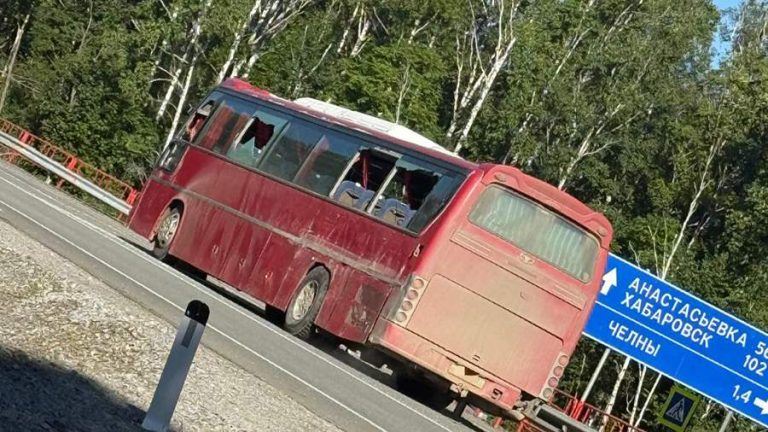 Два человека пострадали в результате столкновения автобусов в Хабаровском крае