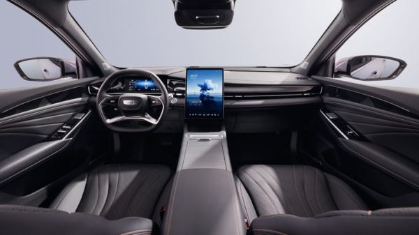 Аналог Toyota Camry от Geely стал стоить как «Лада Веста». Где он так подешевел